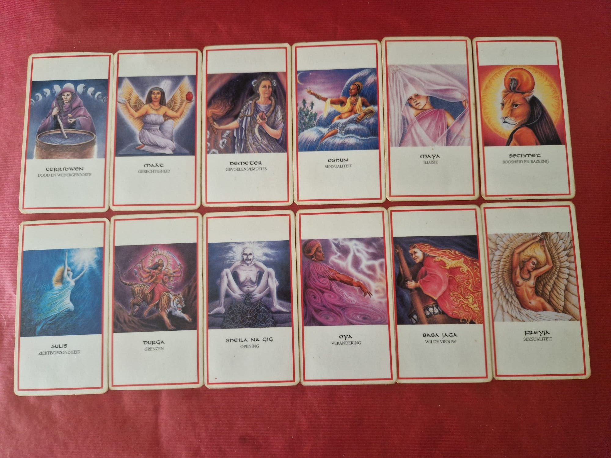 Uitleg van een legging van de Godinnen Orakel kaarten die Joke van Astroangels gebruikt bij een reading